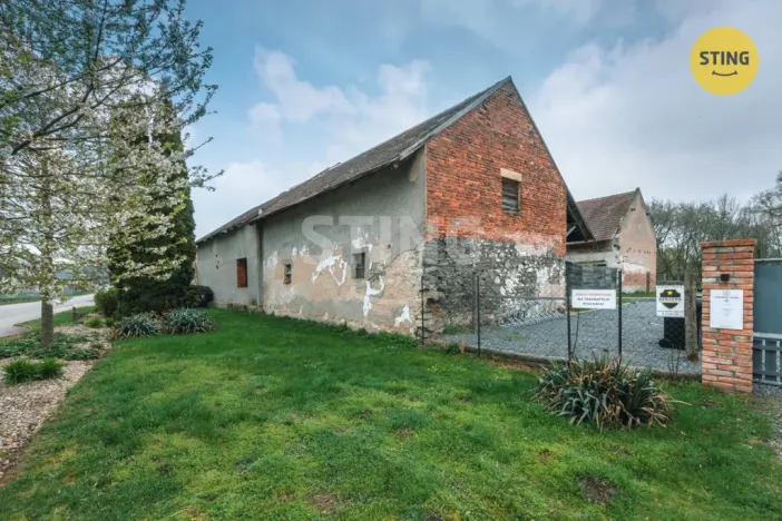 Prodej rodinného domu, Kunětice, 500 m2