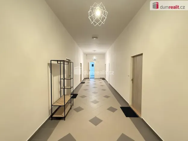 Pronájem bytu 1+kk, Praha - Smíchov, Na Valentince, 50 m2
