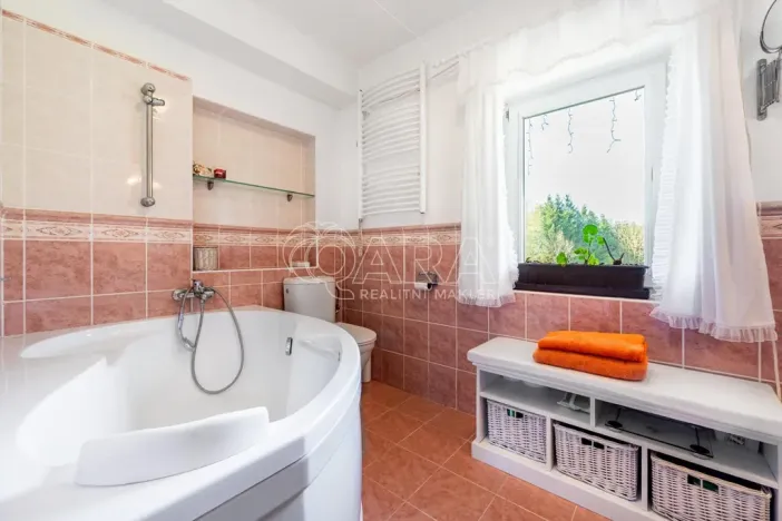 Prodej rodinného domu, Nové Dvory, 200 m2