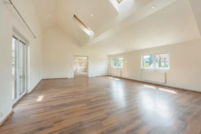 Prodej rodinného domu, Zvánovice, Třemblatská, 240 m2