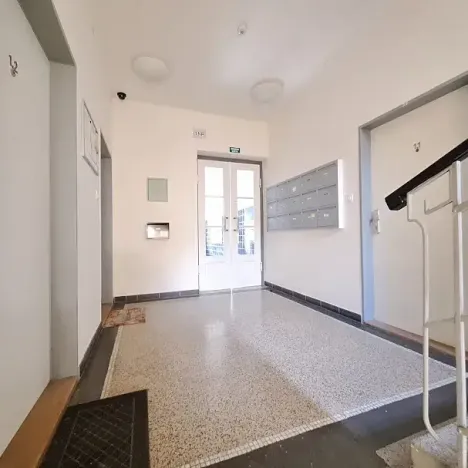 Pronájem bytu 1+1, Praha - Smíchov, Podbělohorská, 45 m2