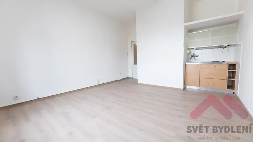 Pronájem bytu 1+kk, Praha - Vršovice, Tolstého, 27 m2