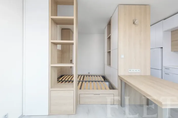 Pronájem bytu 1+kk, Praha - Záběhlice, Topolová, 31 m2