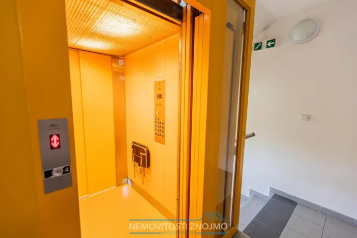 Prodej bytu 3+kk, Znojmo, Jarošova, 71 m2