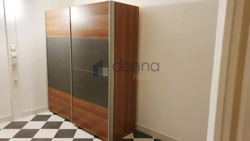 Pronájem bytu 2+1, Praha, Zvolská, 60 m2