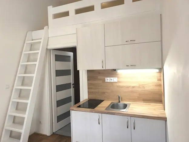 Prodej bytu 1+kk, Praha - Smíchov, Grafická, 15 m2