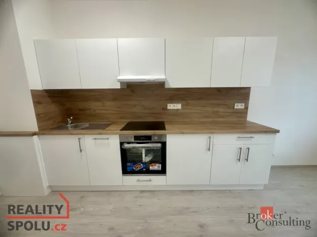Pronájem bytu 1+kk, Brno - Trnitá, Křenová, 26 m2