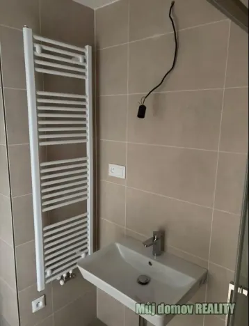 Pronájem bytu 1+kk, Praha - Řeporyje, 31 m2