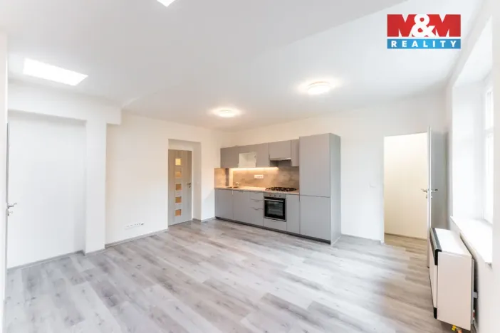 Pronájem bytu 1+kk, Praha - Vysočany, Novovysočanská, 38 m2