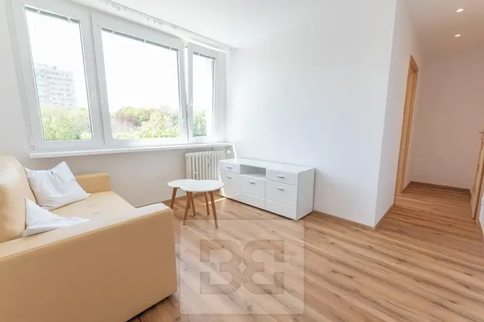 Pronájem bytu 2+1, Praha - Kobylisy, Paláskova, 59 m2