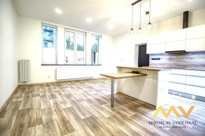 Pronájem bytu 2+kk, Hradec Králové - Slezské Předměstí, třída SNP, 53 m2