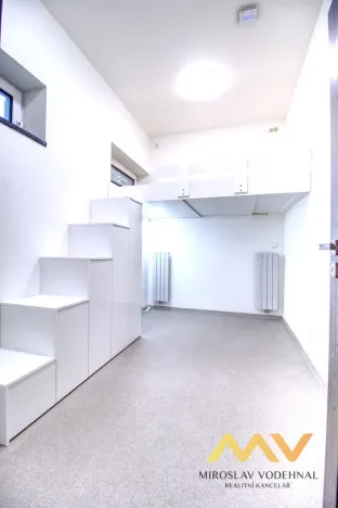Pronájem bytu 2+kk, Hradec Králové - Slezské Předměstí, třída SNP, 53 m2