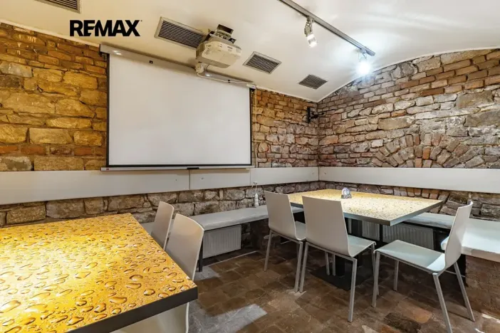 Pronájem restaurace, Praha - Nusle, Sekaninova, 254 m2