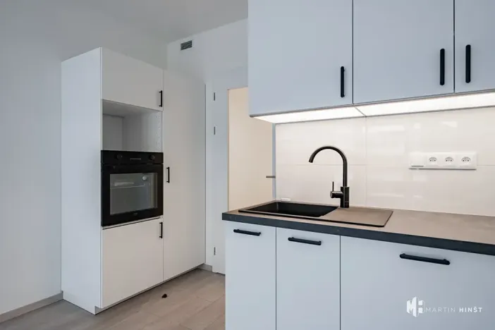 Pronájem bytu 1+kk, Praha - Hloubětín, Poděbradská, 35 m2