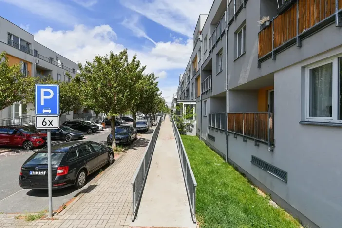 Pronájem bytu 2+kk, Praha - Uhříněves, Saturnova, 45 m2