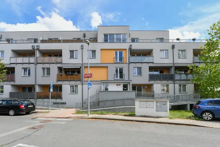 Pronájem bytu 2+kk, Praha - Uhříněves, Saturnova, 45 m2