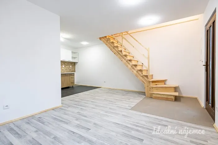 Pronájem bytu 2+kk, Praha - Lysolaje, Lysolajské údolí, 49 m2