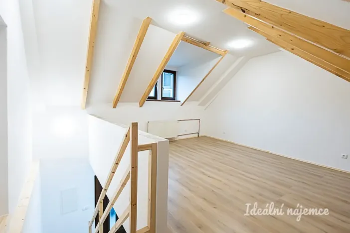 Pronájem bytu 2+kk, Praha - Lysolaje, Lysolajské údolí, 49 m2
