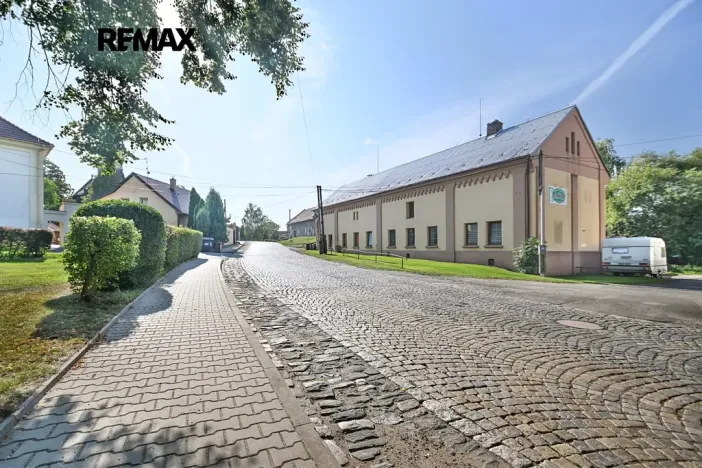 Prodej atypického bytu, Lošany, 191 m2