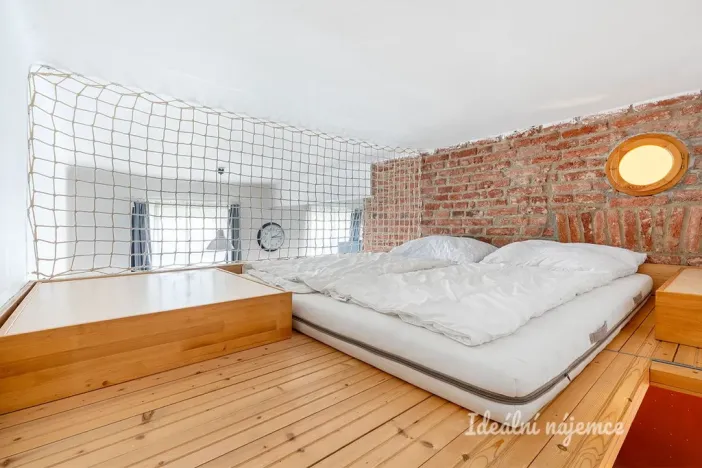 Pronájem bytu 1+kk, Praha - Malá Strana, Petřínská, 37 m2