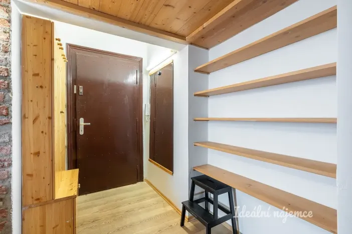 Pronájem bytu 1+kk, Praha - Malá Strana, Petřínská, 37 m2