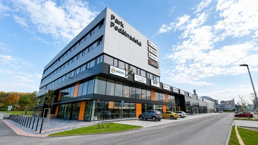 Pronájem kanceláře, Praha - Vysočany, Poděbradská, 416 m2