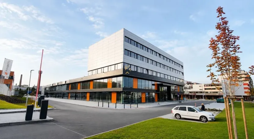 Pronájem kanceláře, Praha - Vysočany, Poděbradská, 416 m2