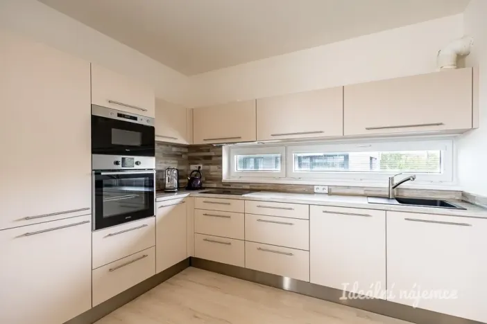 Pronájem bytu 2+kk, Praha - Černý Most, Mrázkova, 50 m2
