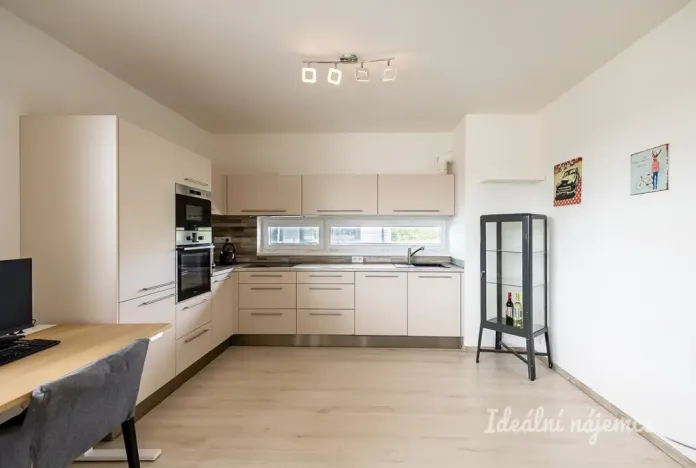 Pronájem bytu 2+kk, Praha - Černý Most, Mrázkova, 50 m2