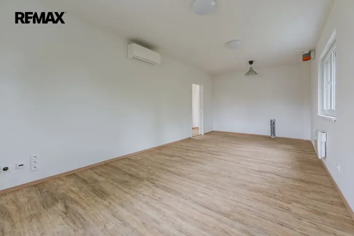 Pronájem kanceláře, Úvaly, Maroldova, 70 m2