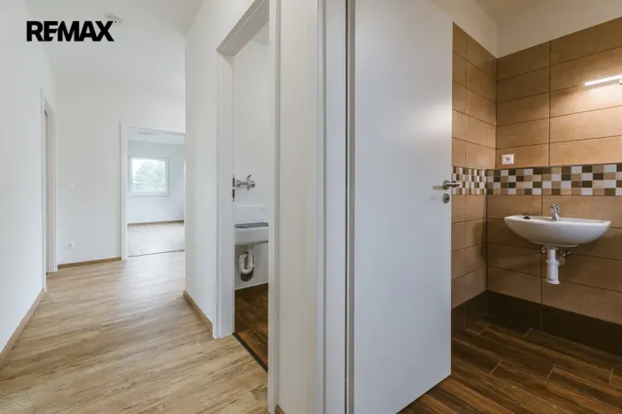Pronájem kanceláře, Úvaly, Maroldova, 70 m2