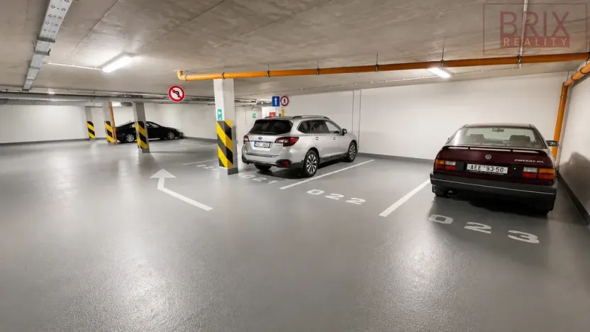 Pronájem garážového stání, Praha, Tomkova, 12 m2