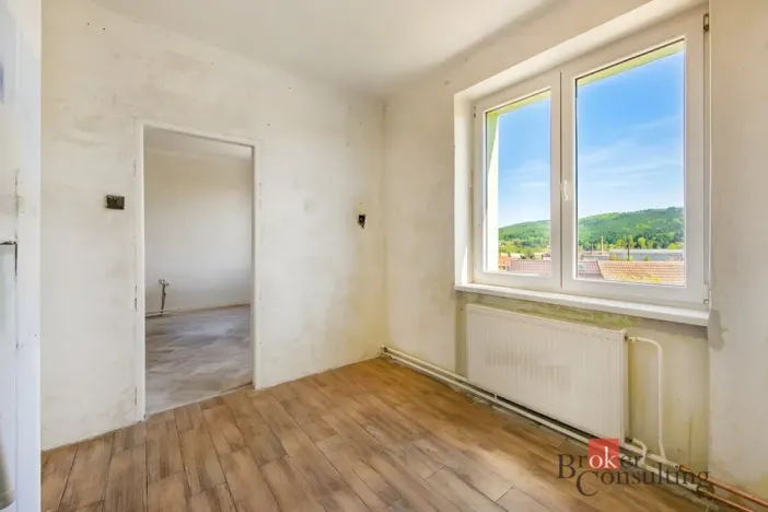 Prodej bytu 2+1, Hrádek - Nová Huť, 1. máje, 58 m2