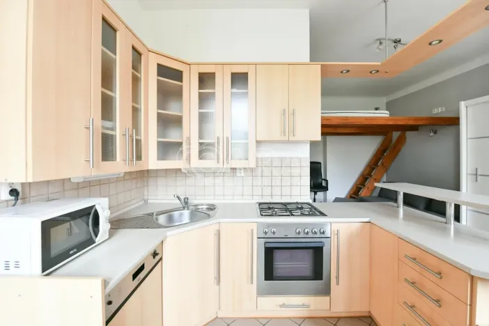 Pronájem bytu 1+kk, Praha - Strašnice, Kralická, 30 m2