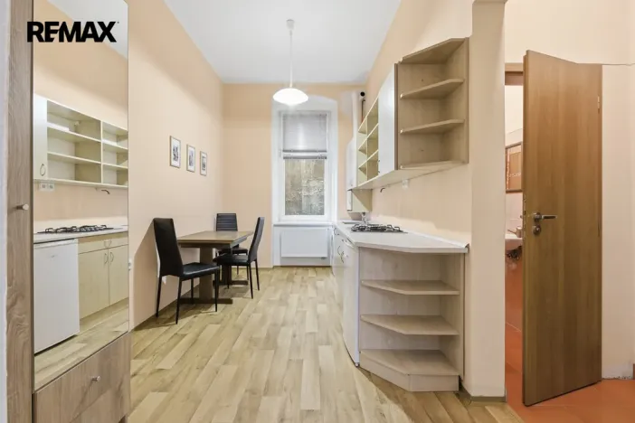 Prodej bytu 1+1, Karlovy Vary - Rybáře, Lad. Koubka, 34 m2