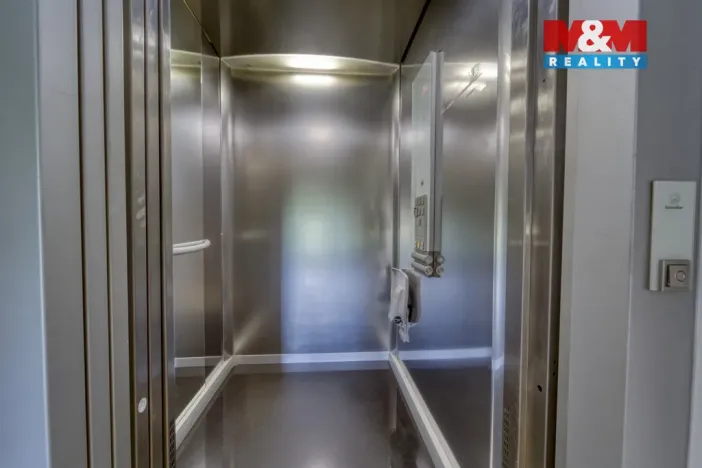 Prodej bytu 1+kk, Praha, Na Výrovně, 38 m2