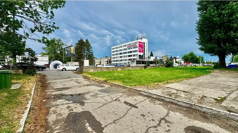 Prodej obchodního prostoru, Brno, Hněvkovského, 1574 m2