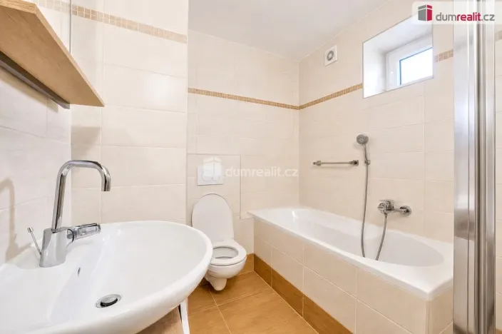 Pronájem bytu 4+1, Praha - Březiněves, Na hlavní, 96 m2