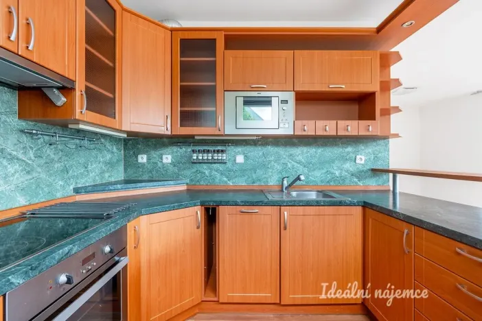 Pronájem bytu 2+kk, Praha - Kbely, Pod Nouzovem, 65 m2