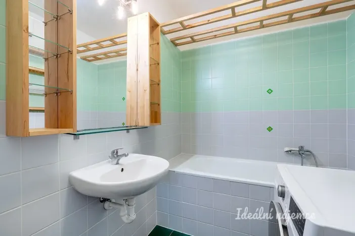 Pronájem bytu 2+kk, Praha - Kbely, Pod Nouzovem, 65 m2