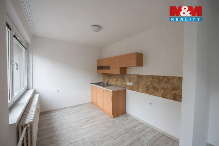 Pronájem bytu 1+kk, Hradec Králové, Sušilova, 32 m2
