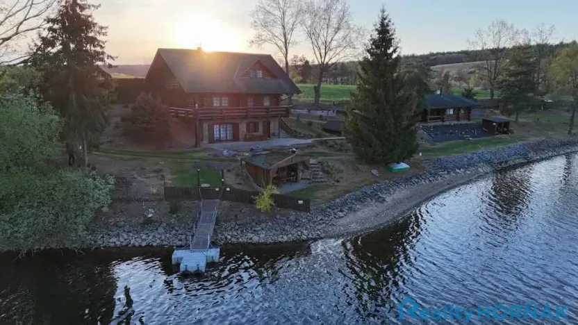 Prodej rodinného domu, Hluboká nad Vltavou - Jeznice, 293 m2
