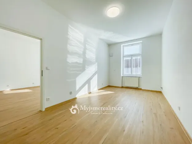 Prodej bytu 2+kk, Znojmo, Mariánské náměstí, 53 m2