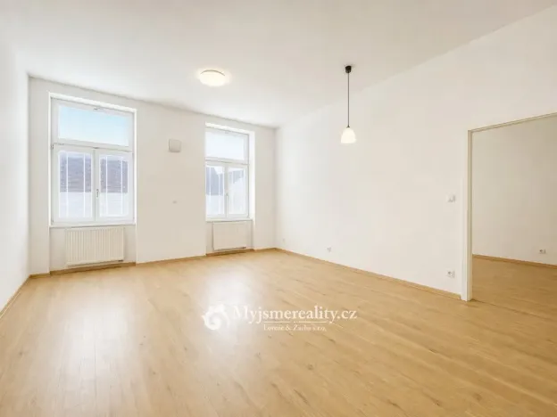 Prodej bytu 2+kk, Znojmo, Mariánské náměstí, 53 m2