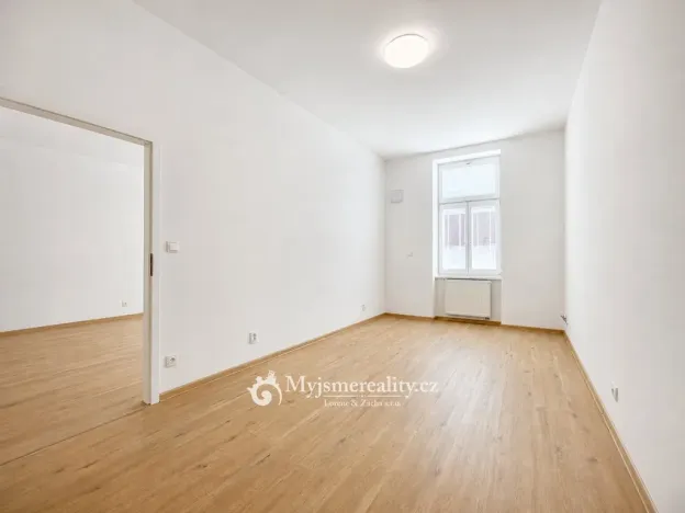 Prodej bytu 2+kk, Znojmo, Mariánské náměstí, 53 m2