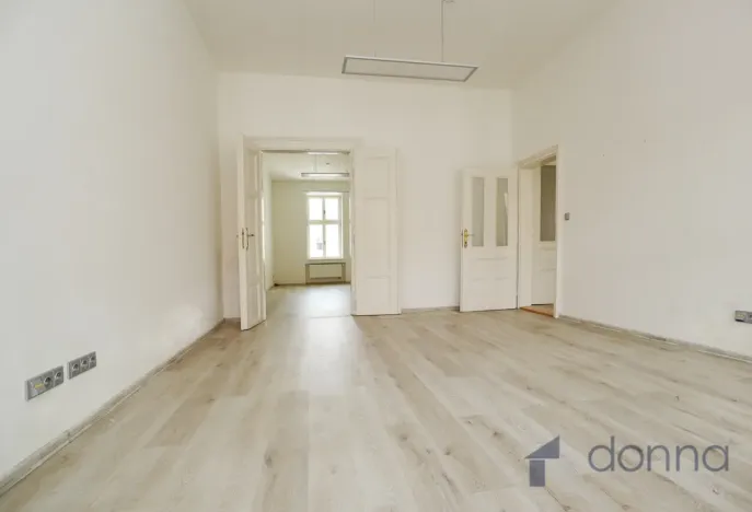 Pronájem kanceláře, Praha, Bělehradská, 100 m2