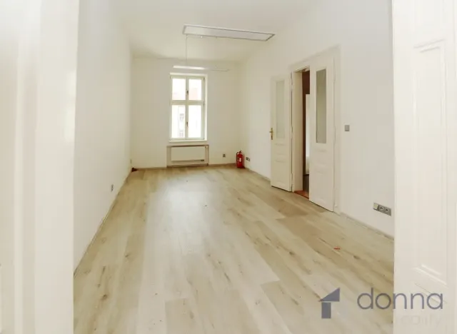 Pronájem kanceláře, Praha, Bělehradská, 100 m2