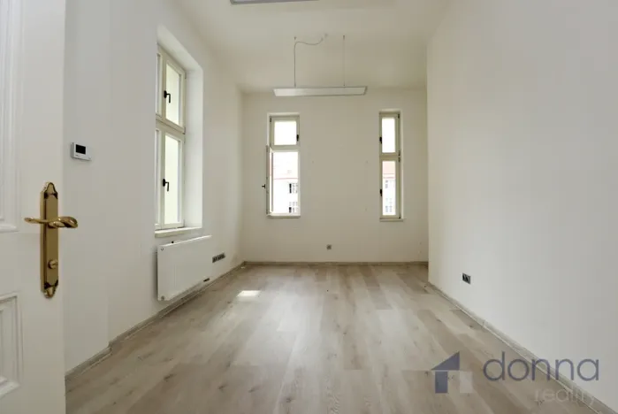Pronájem kanceláře, Praha, Bělehradská, 100 m2