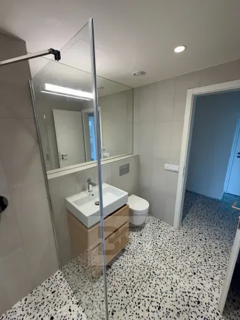 Pronájem bytu 1+kk, Praha - Radlice, U Komína, 37 m2