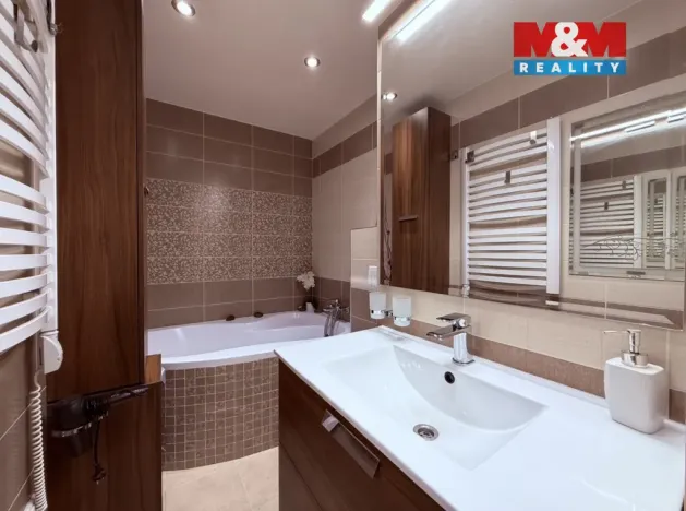 Prodej bytu 2+1, Klášterec nad Ohří - Miřetice u Klášterce nad Ohří, Jana Ámose Komenského, 62 m2